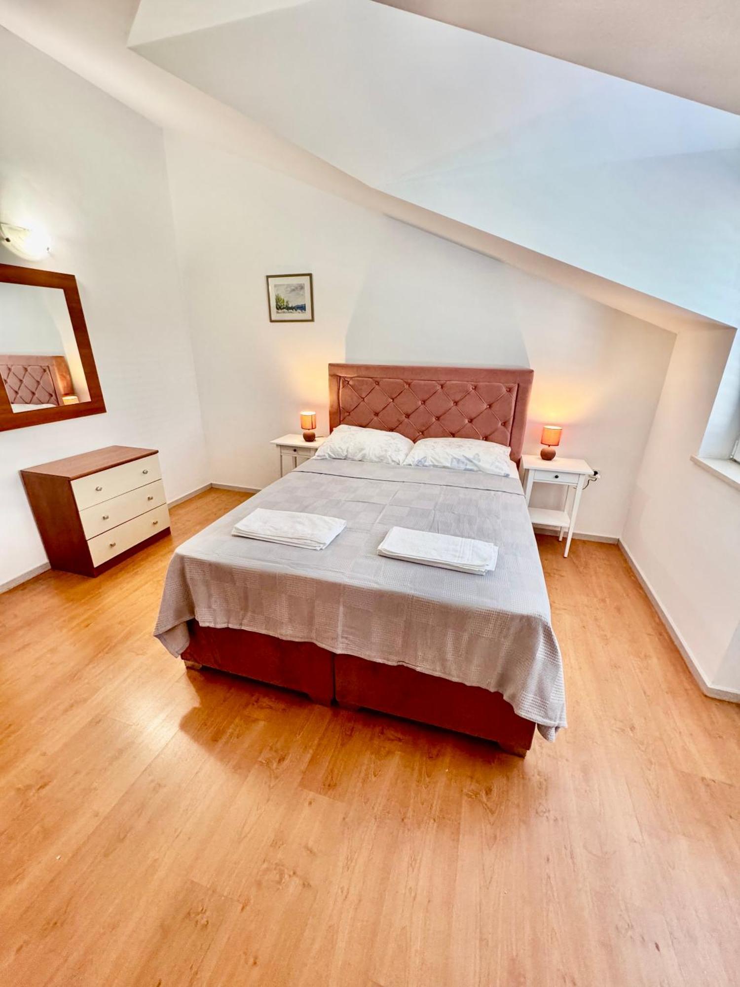 Apartments Dani Макарска Екстериор снимка
